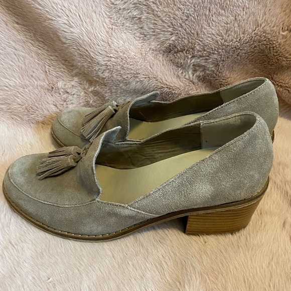 Seychelles descent taupe suede chunky heel tasseled loafer 9.5 - Picture 3 of 5
